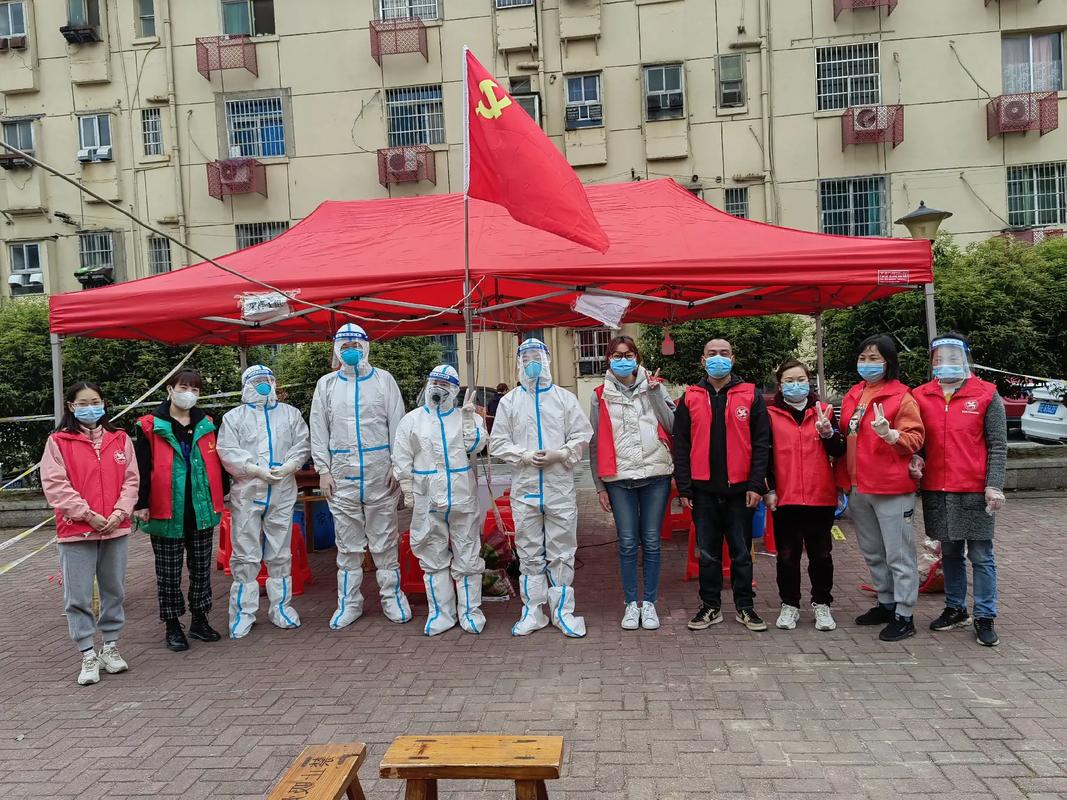 感谢疫情志愿者！你们的奉献照亮我们前行，最可爱的人